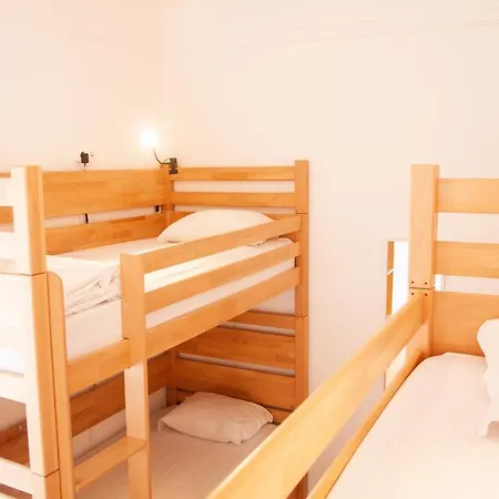 Costeira Hostel *